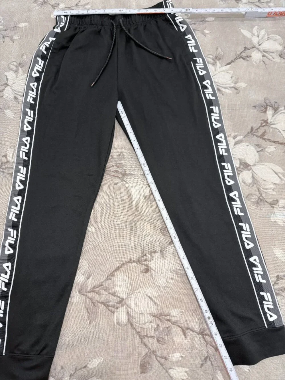 FILA Men’s M Black Logo Tape Jogger Track Workout Pants 28” Inseam